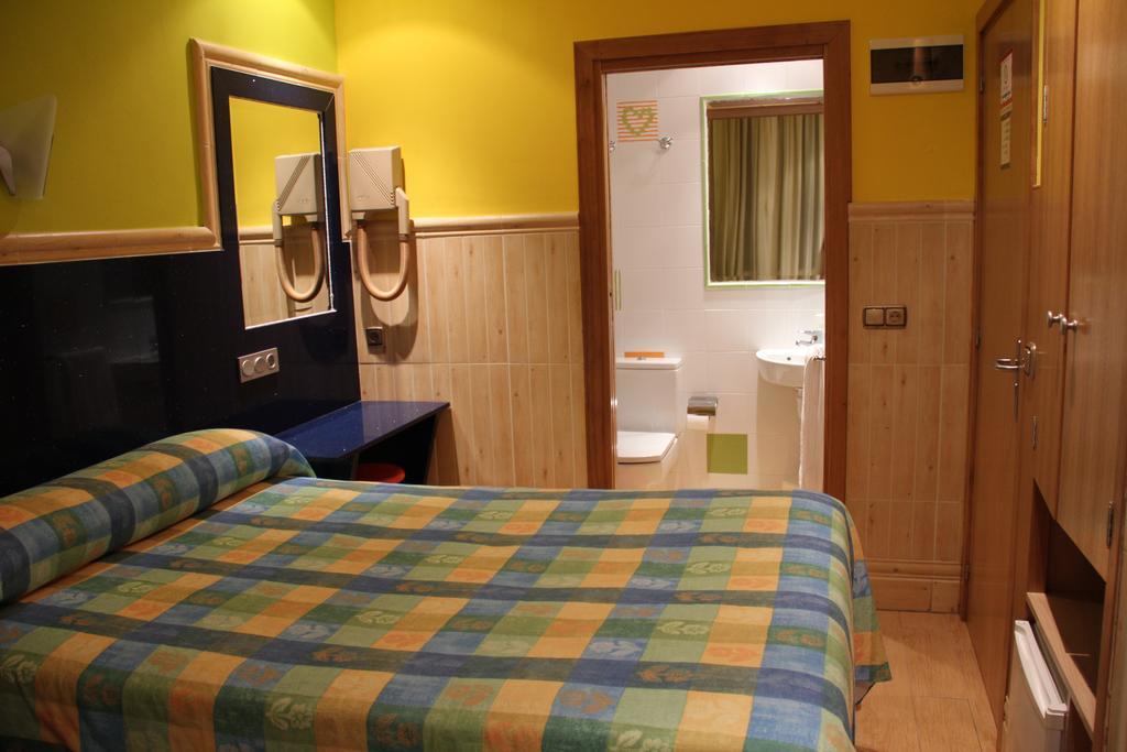 Pension Izar Bat San Sebastian Exterior photo
